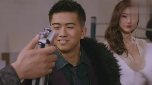 《陈翔六点半之铁头无敌》:妹爷带回三十万,小翟总让闰土跟妹爷