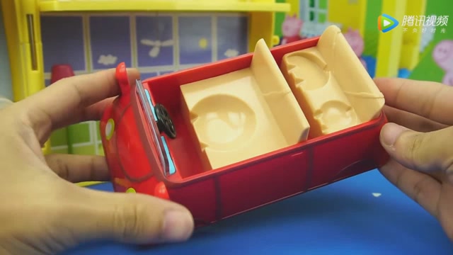 玩乐三分钟:猪妈妈带着玩具小佩奇开开心心的逛超市