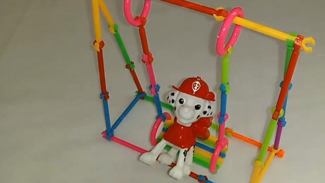 早教益智玩具,用聪明棒积木搭建秋千,激发创造力