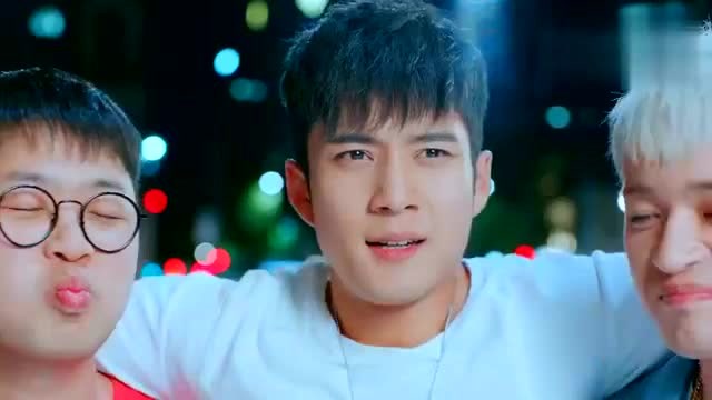 极速青春:好友一唱一和刺激路杰,洋洋称队名为"极速小子"