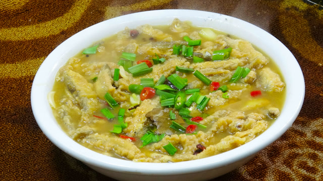 开封的美食黄焖鱼,口感独特,鱼肉的清香随着汤底渗透出来!