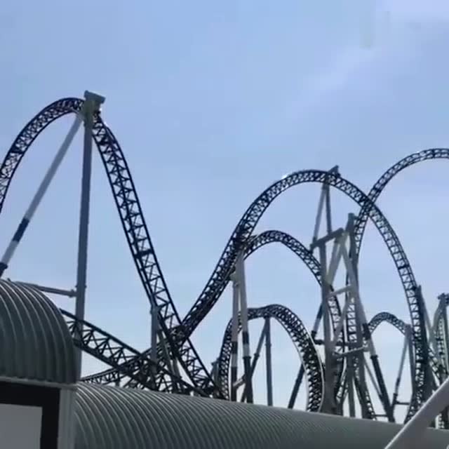 日本富士急乐园里的世界最陡过山车