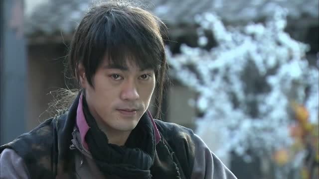 寇仲跟沈落雁打赌摇骰子输了,他在沈落雁面前还是嫩了点