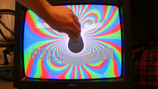 把钕磁铁靠近电视机会发生什么?老外实测,靠近的瞬间老外懵了