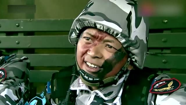 我是特种兵:鸵鸟途遇旧部下,相拥吐相思,卫生员:真感人啊.