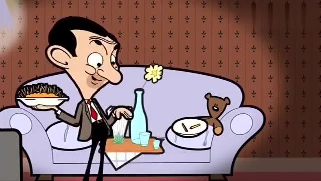 《憨豆先生》:可怜的泰迪,憨豆故意把薯条摆它面前!
