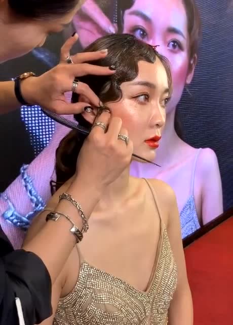 发型师打造的湿推波纹造型,时尚优雅,美爆了