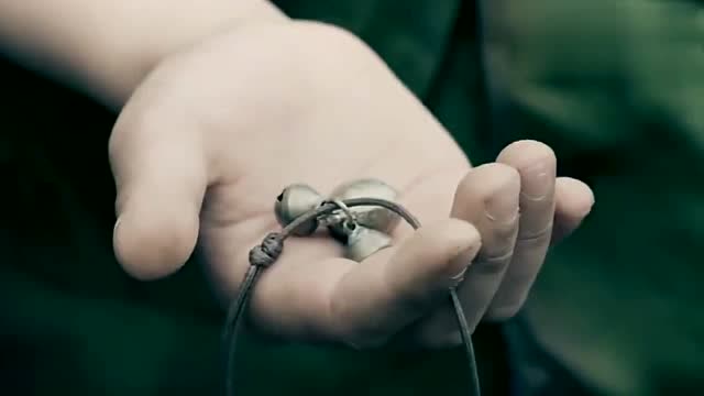 古墓凶铃:银铃,本为先人之陪葬,却巧落村野顽童之手