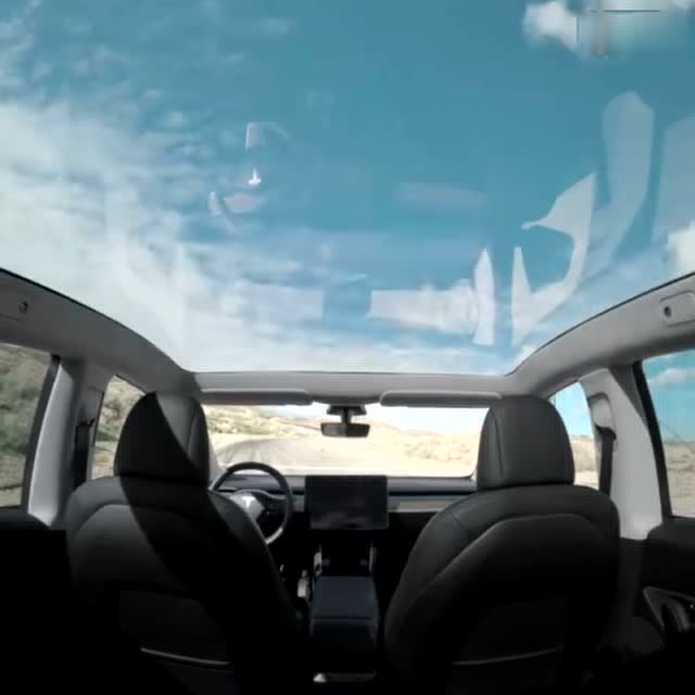 特斯拉 modely这大玻璃顶可真过瘾