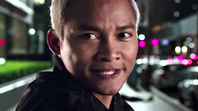 极限特工3:托尼贾几个前空翻,看着是容易,这可还要躲子弹呢