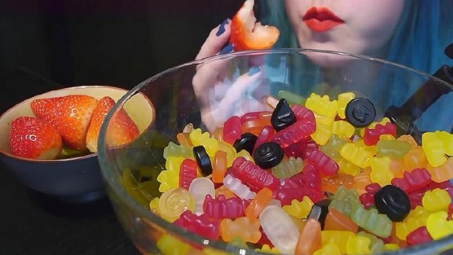 声控小姐姐吃q弹的橡皮糖,味道甜美,咀嚼音软软蠕蠕的!