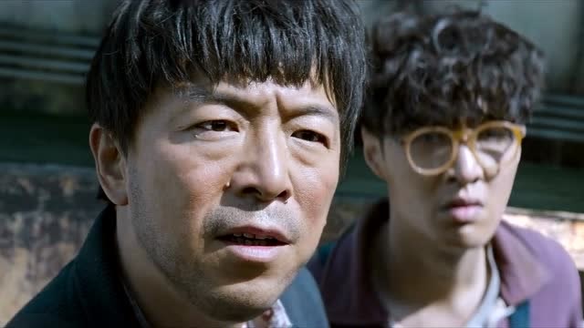 一出好戏:马进质问张总什么时候回家,张总直接带他们搬游艇