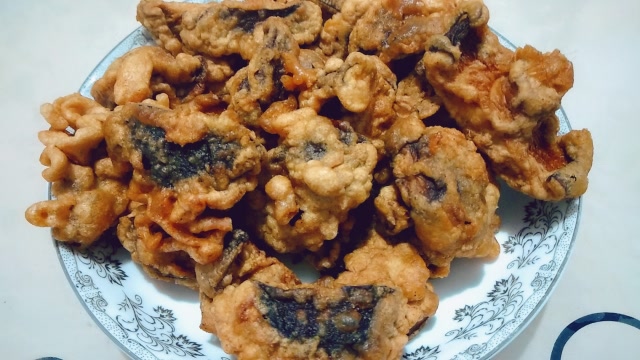 干炸香菇,做法简单美味,一人吃一盘儿,得劲儿