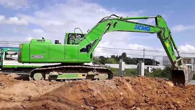 不明白,徐工挖掘机怎么有绿色版?出厂就这样还是后改的?