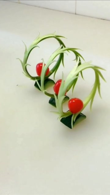 蒜苔经典盘饰,非常实用,漂亮!你学废了吗?