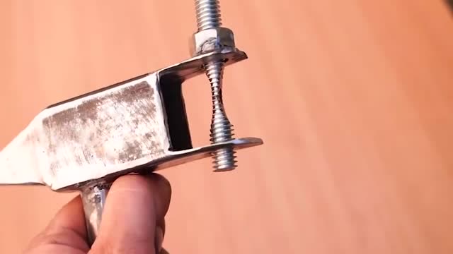 牛人发明铁丝绑扎小工具,实用性怎么样?我感觉有点鸡肋