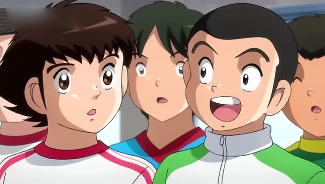 同学听到重要的信息,修哲小学足球比赛!小翼前去观看