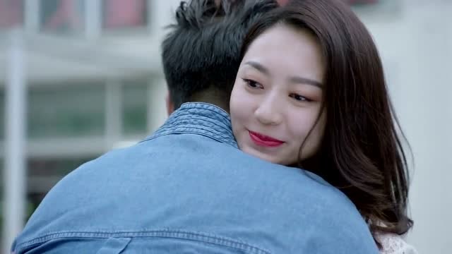 趁我们还年轻:黄梦莹被男友求婚,幸福来的太突然让她懵了