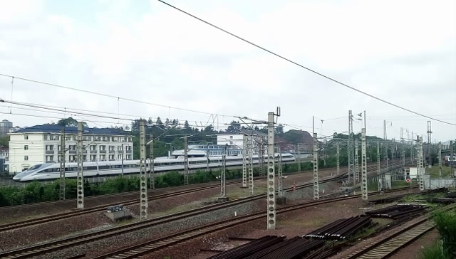 杭州东玉溪g1421次沪昆高铁上饶站发出前方到达南昌西站