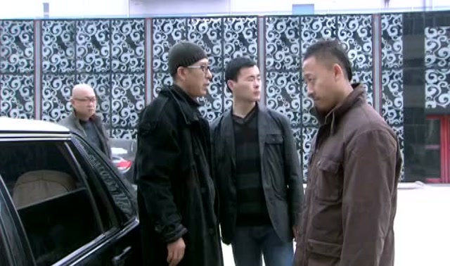 新四大名捕:崔晓东正跟女秘书腻歪着,叶三天闯了进来