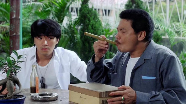 达叔抽烟境界太高,用根空竹棍竟也能抽出烟来,周星星都看懵了!