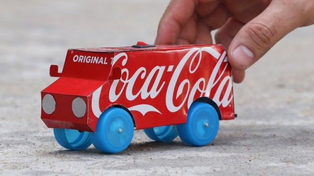 易拉罐制作小汽车图片