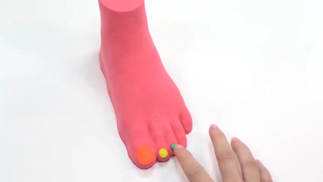 diy手工达人,用彩色粘土做一个大脚丫,史莱姆喷泉!