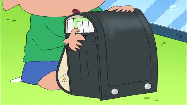 蜡笔小新:小新羡慕正男哥哥的书包并想象出自己上小学时背的书包