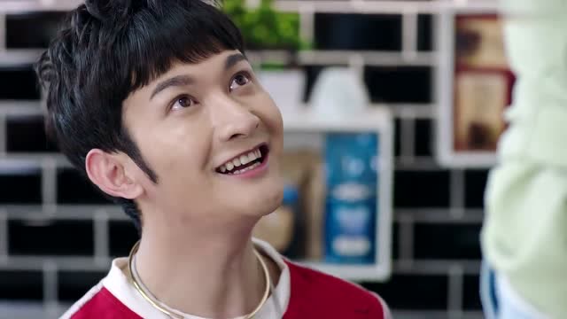 盲约:易飞是真女汉子,抢着帮小虎干苦力活!