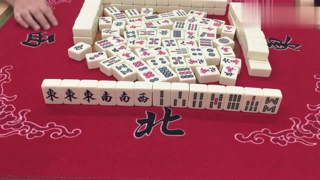 混一色胡二五八条,这回胡的牌比较宽,能够自摸也是应该的!