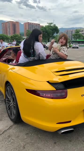 哦豁?你倒个车都不会倒广东刘晶肥妹肥肥