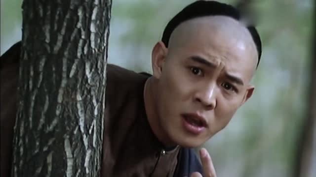 方世玉2:方世玉赶到,发现了日本浪人,立马上去抢夺锦盒