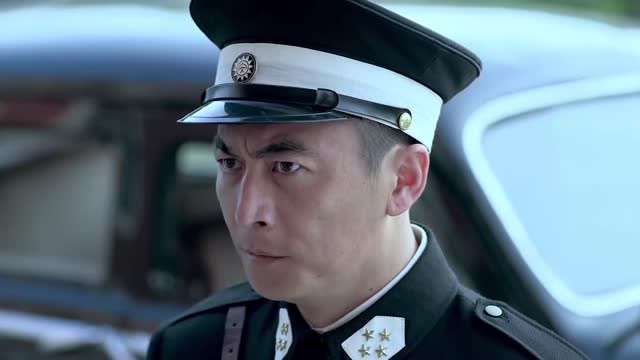 长官奉命将周文缉拿归案,父亲谎称他在书房,但家门不是谁都能进