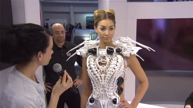 荷兰发明防狼衣服,简直就是咸猪手的"克星",女性的福音