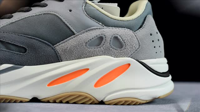 盘他!yeezy boost 700 magnet磁铁 实物近赏
