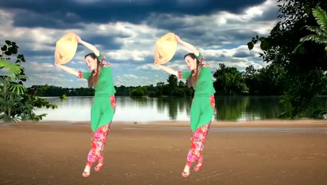 经典怀旧红歌广场舞《万泉河水清又清》好看的斗笠舞太美了