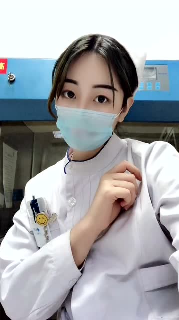 护士小姐姐玩自拍,当口罩拿下来的那一刻,网友:惊呆了!