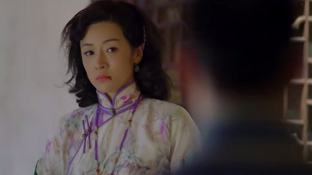 碧血书香梦:少奶奶被家暴,发现仆人还傻站在门口,敢怒不敢言