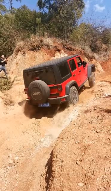 越野车是这样过山路的,我真的是服了