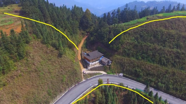 处在两山之间,反弓路之上,这户人家才是上乘宝地