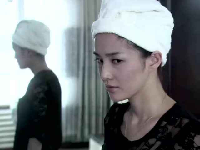 《温柔的谎言》大奎给杨桃送的饭杨桃一口没吃,大奎都吃了