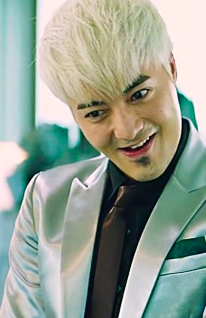 白毛,一看都不是什么好人,不过演起黑社会也真的是像.