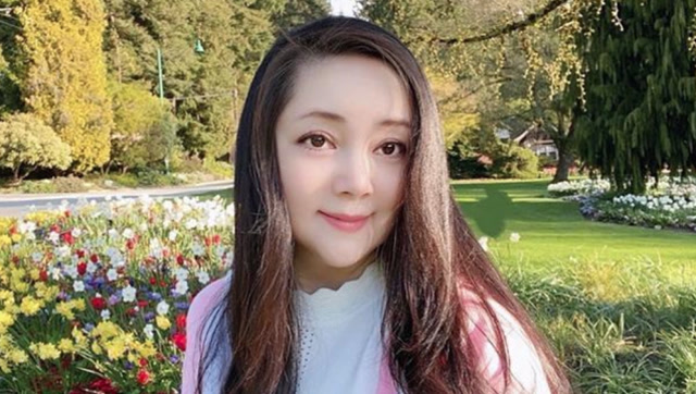 薛宝钗张莉54岁爱粉色,发量不输范冰冰,零皱纹不愧是红楼第一美