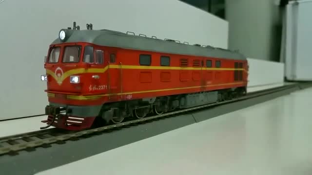 百万城正儿八经的df4b号称橘子的列车也学会溜圈了