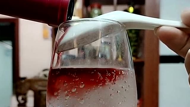 雪碧兑红酒容不容易醉(雪碧配红酒喝了会怎么样)