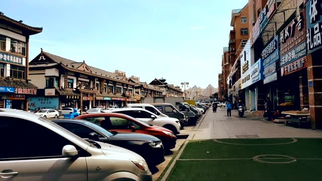 大庆街拍团:今天我去经六街修手机去了,挺不错的