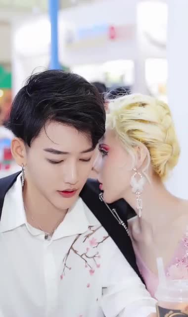 拍摄灿宇与迪丽拉,两个人之间,像极了那所谓的爱情!