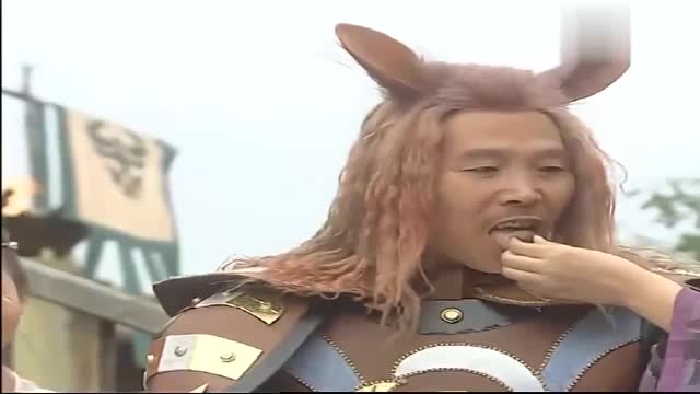 众妖拿出自己的法宝准备比赛,驴妖坐着飞毯华丽登场,真是嘚瑟