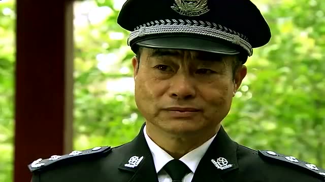 唐心怡在何晨光的房间里,看到林晓晓的照片,心里难免有点嫉妒