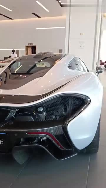 这辆迈凯伦p1的车尾灯是真的帅啊,不愧是超跑